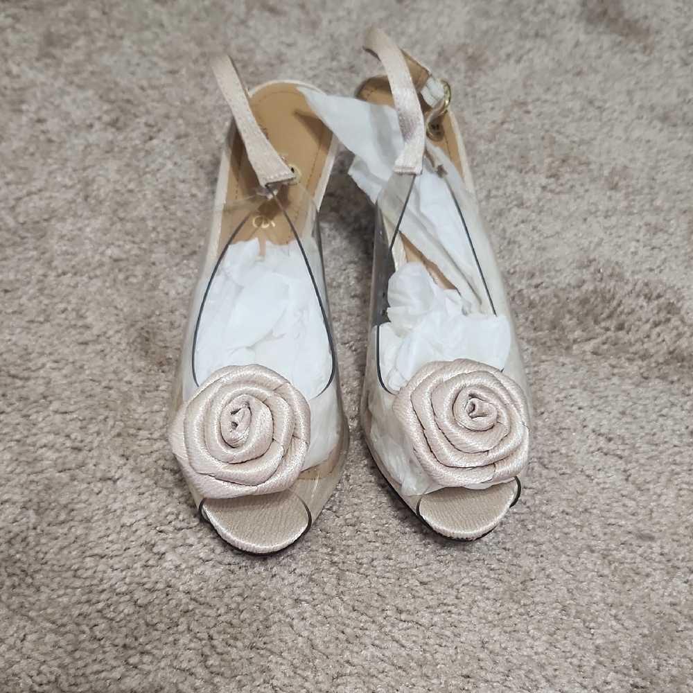 J.Renee 7 W Beige Floral Clear Fancy Heels